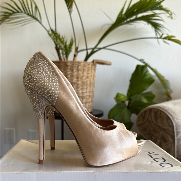 Beige satin open toe pumps with rhinestones Aldo. - Picture 9 of 12